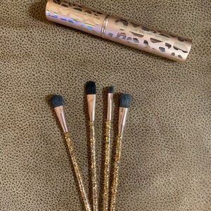 Make-up brushes
